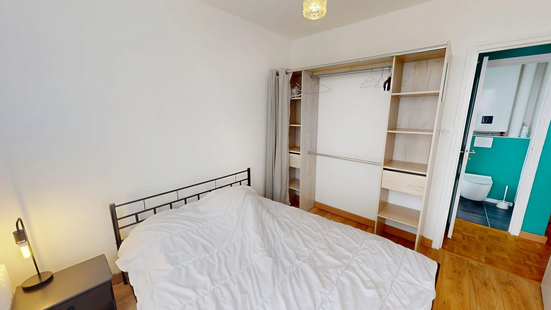 Funktionelles Studentenzimmer perfekt zum Studieren in 