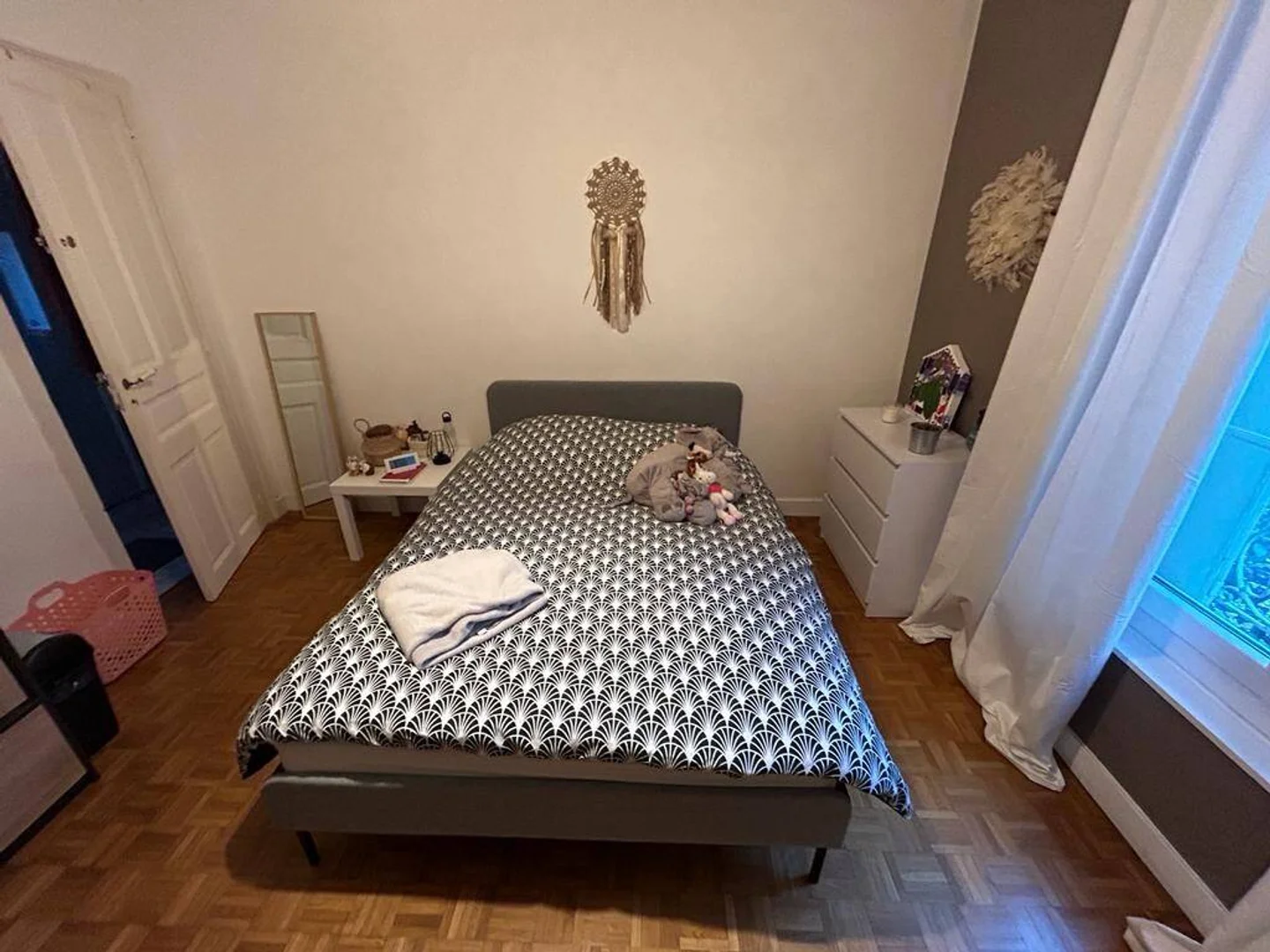 Quarto de estudante económico com localização conveniente em 
