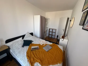 私人房间 在住宅内 在 33 bis Rue du Landy, 16的图像2