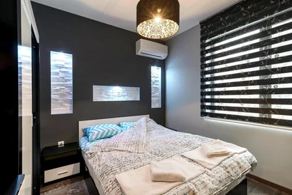 Apartamento inteiro em улица „Архитект Петко Момчилов“ 3, Varna, Bulgaria, imagem 2 de 15