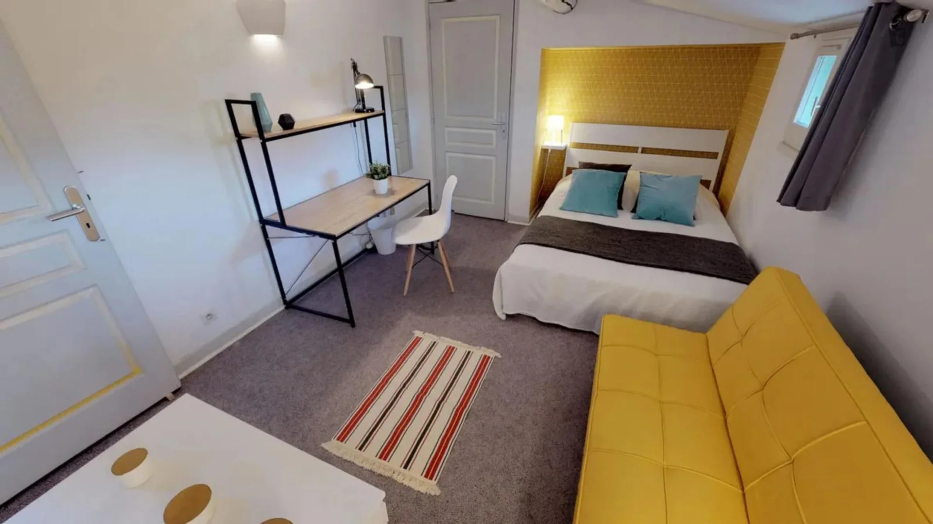 Cozy room for students available in