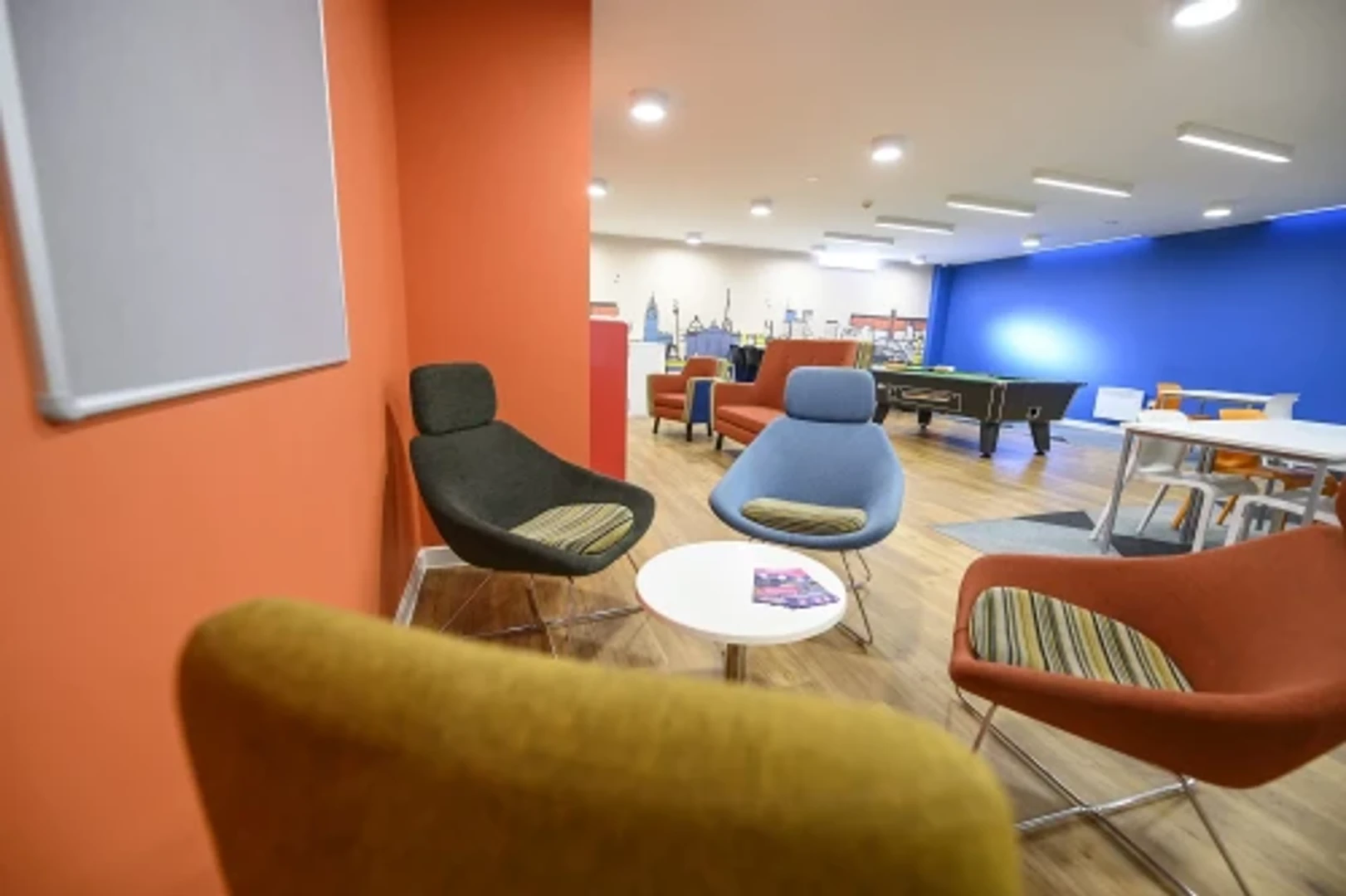 学生公寓房间出租，家具齐全