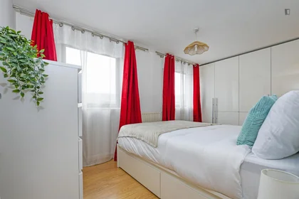 Logement entier à Hirst Crescent, image 1 de 10