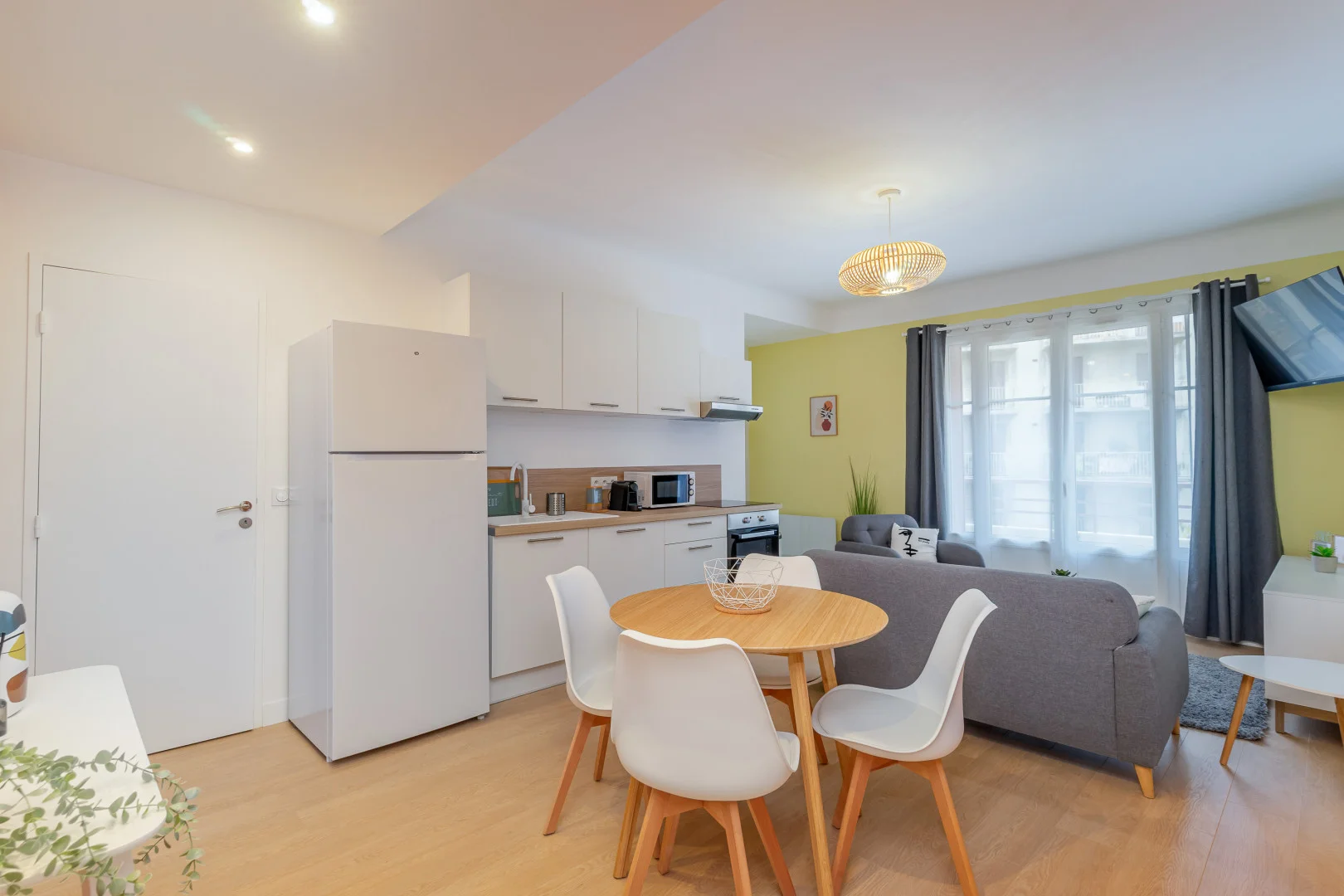 Economical student room with convenient location in
