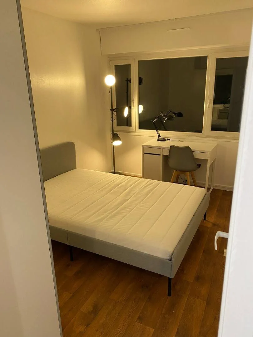 Bezahlbares Zimmer für Studenten mit ausreichender Beleuchtung in 