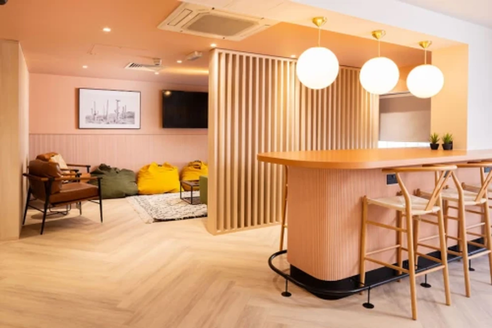 Quarto de estudante confortável e espaçoso em 