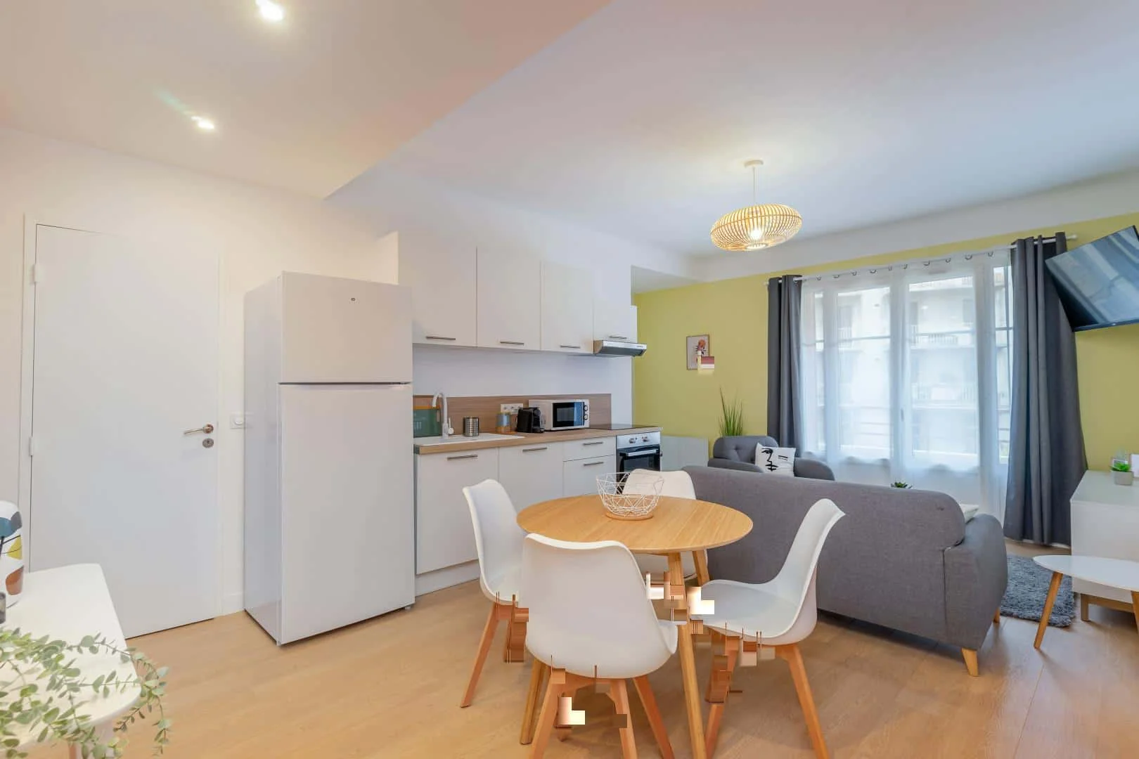 Chambre confortable pour étudiants disponible dans 