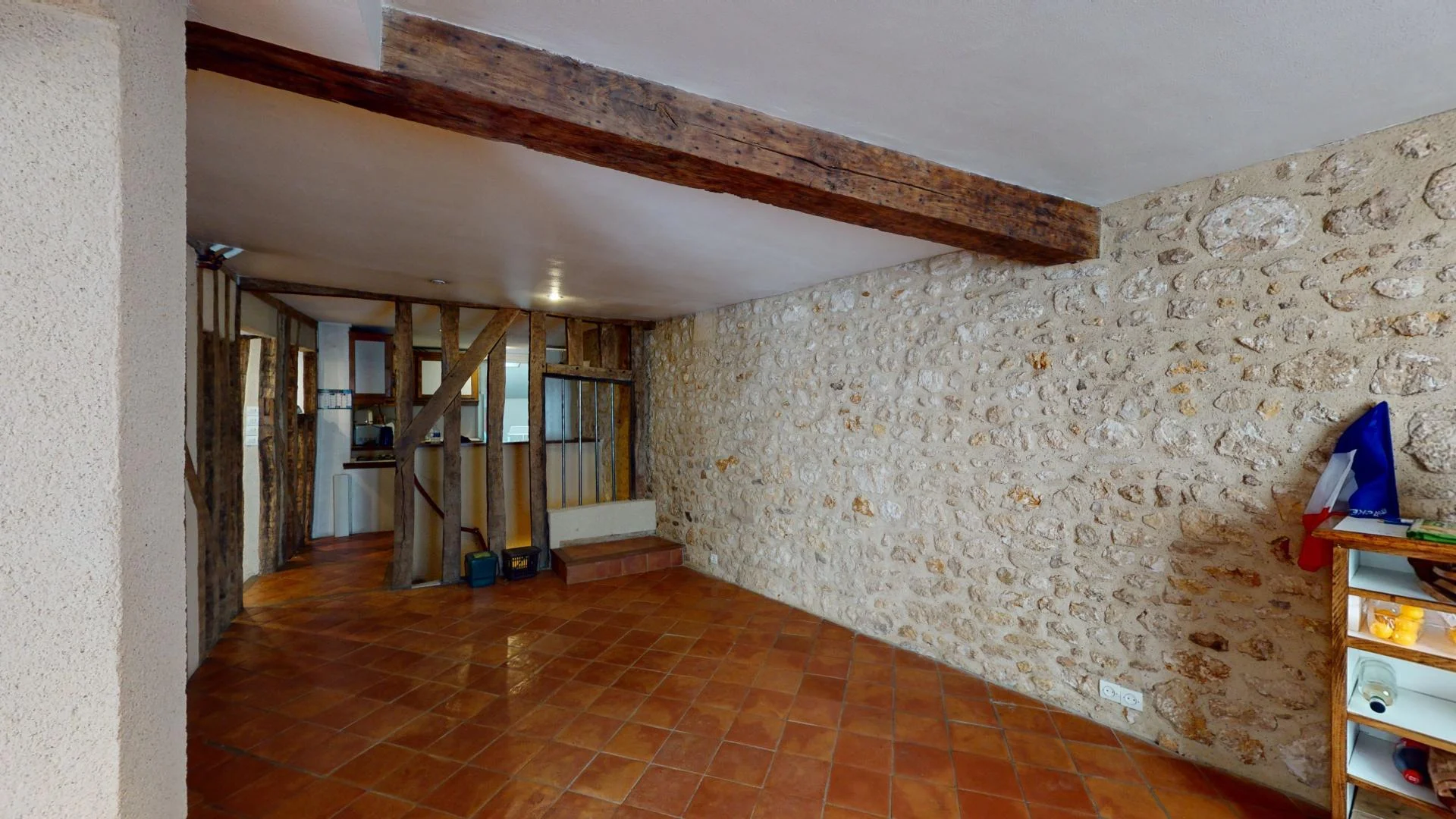 Habitación estudiantil funcional perfecta para estudiar en