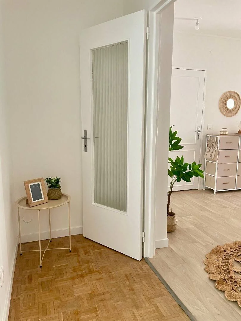 Habitación estudiantil amplia y cómoda en 