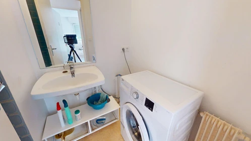 Privatzimmer in der 20 Square Du Haut Blosne, bild 15 von 40