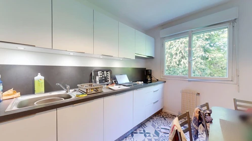 Privatzimmer in der 20 Square Du Haut Blosne, bild 29 von 40