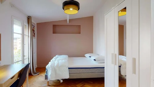 Quarto privado em 4 boulevard Jules Guesde Saint-Denis 93200 FR, imagem 1 de 10