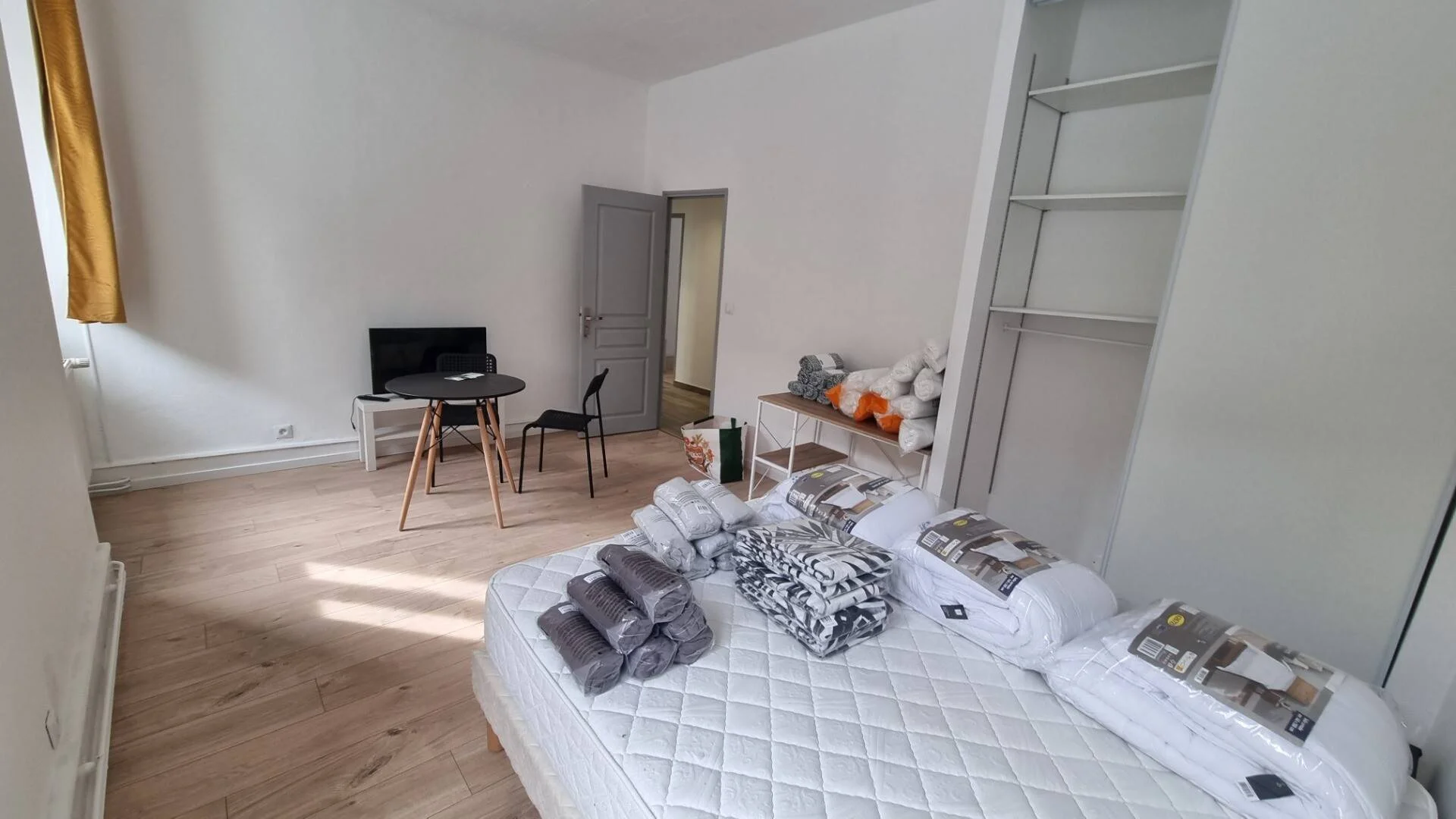 Habitación estudiantil económica cerca del campus en 