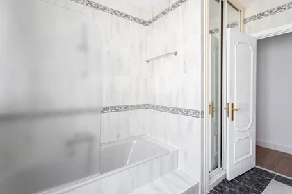 Quarto privado em Ibiza, Madrid, imagem 11 de 21