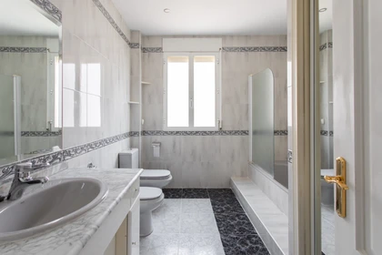 Quarto privado em Ibiza, Madrid, imagem 9 de 21