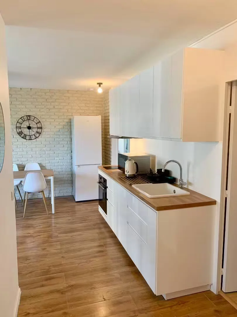 Quarto de estudante económico perto do campus em 