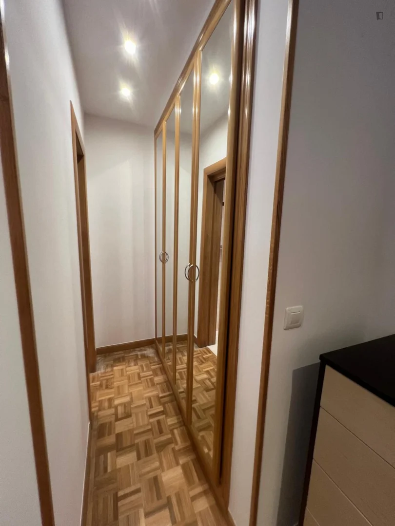 Habitación acogedora para estudiantes disponible en 