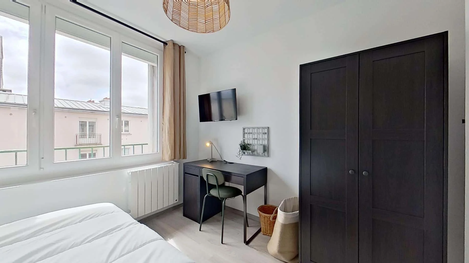 Economical student room with convenient location in