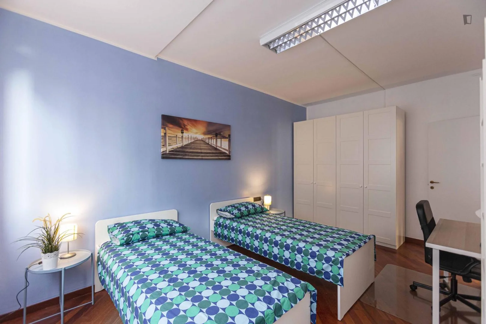 Chambre conviviale pour les étudiants dans  avec des équipements modernes