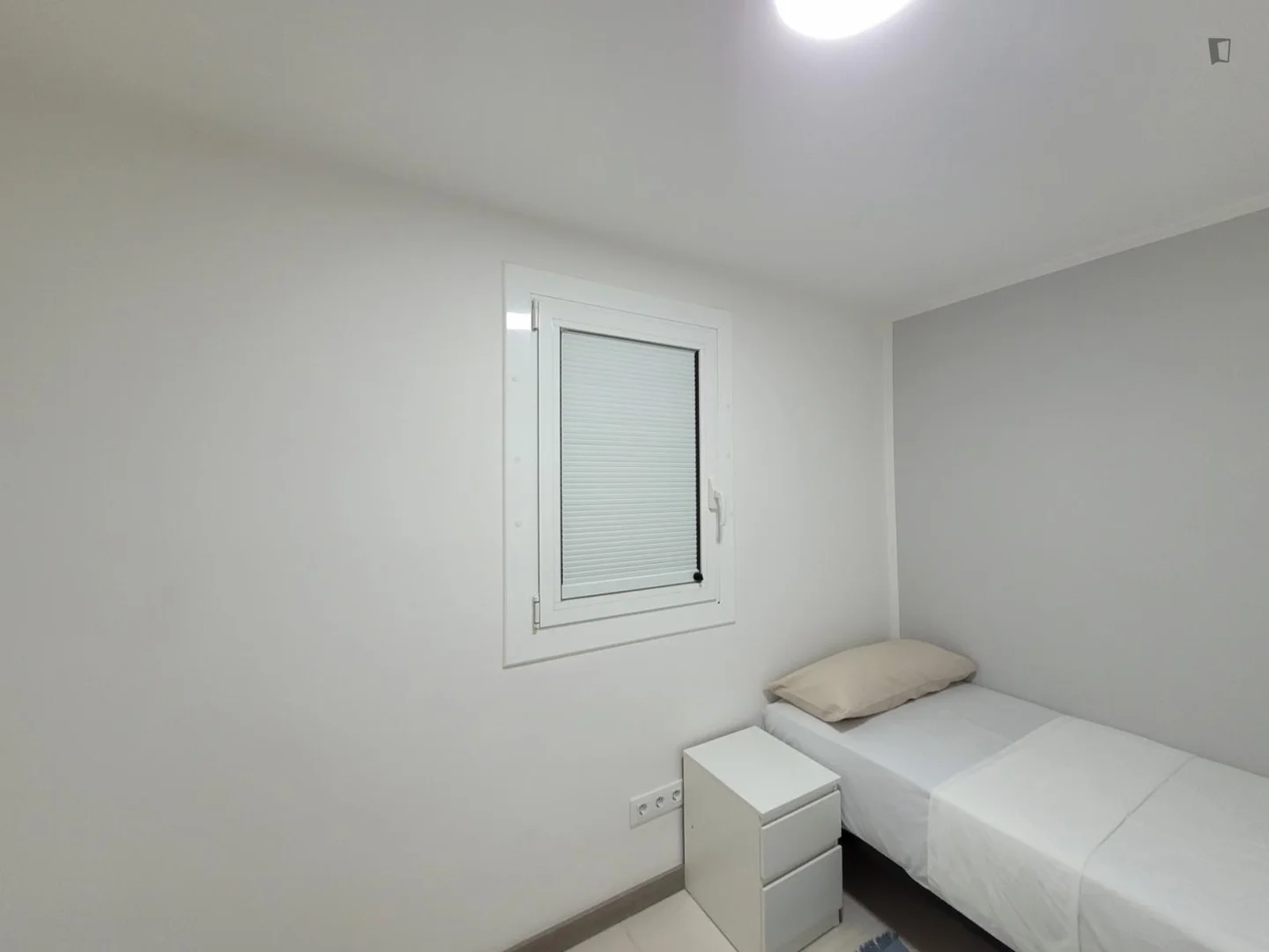 Camera per studenti economica con posizione comoda a 