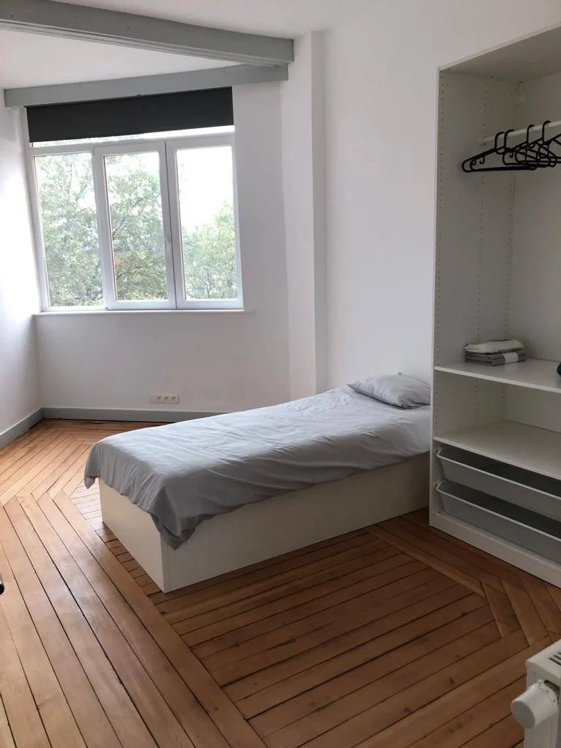 Chambre conviviale pour les étudiants dans  avec des équipements modernes