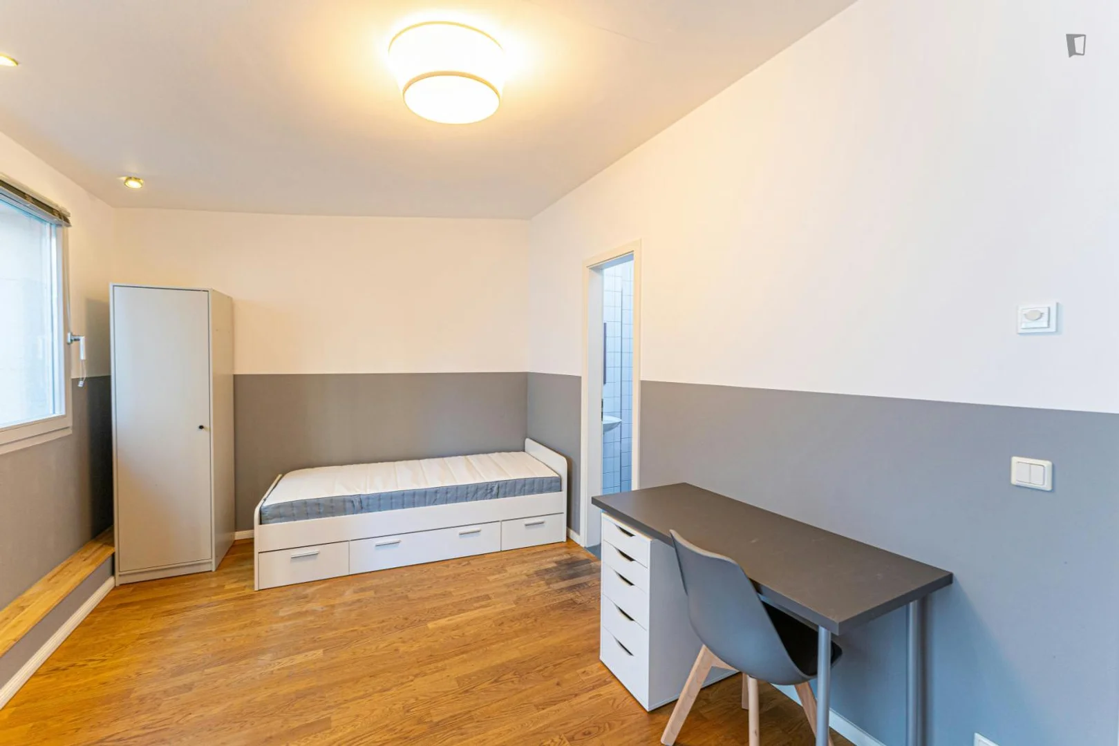 Quarto amigo do estudante em com comodidades modernas