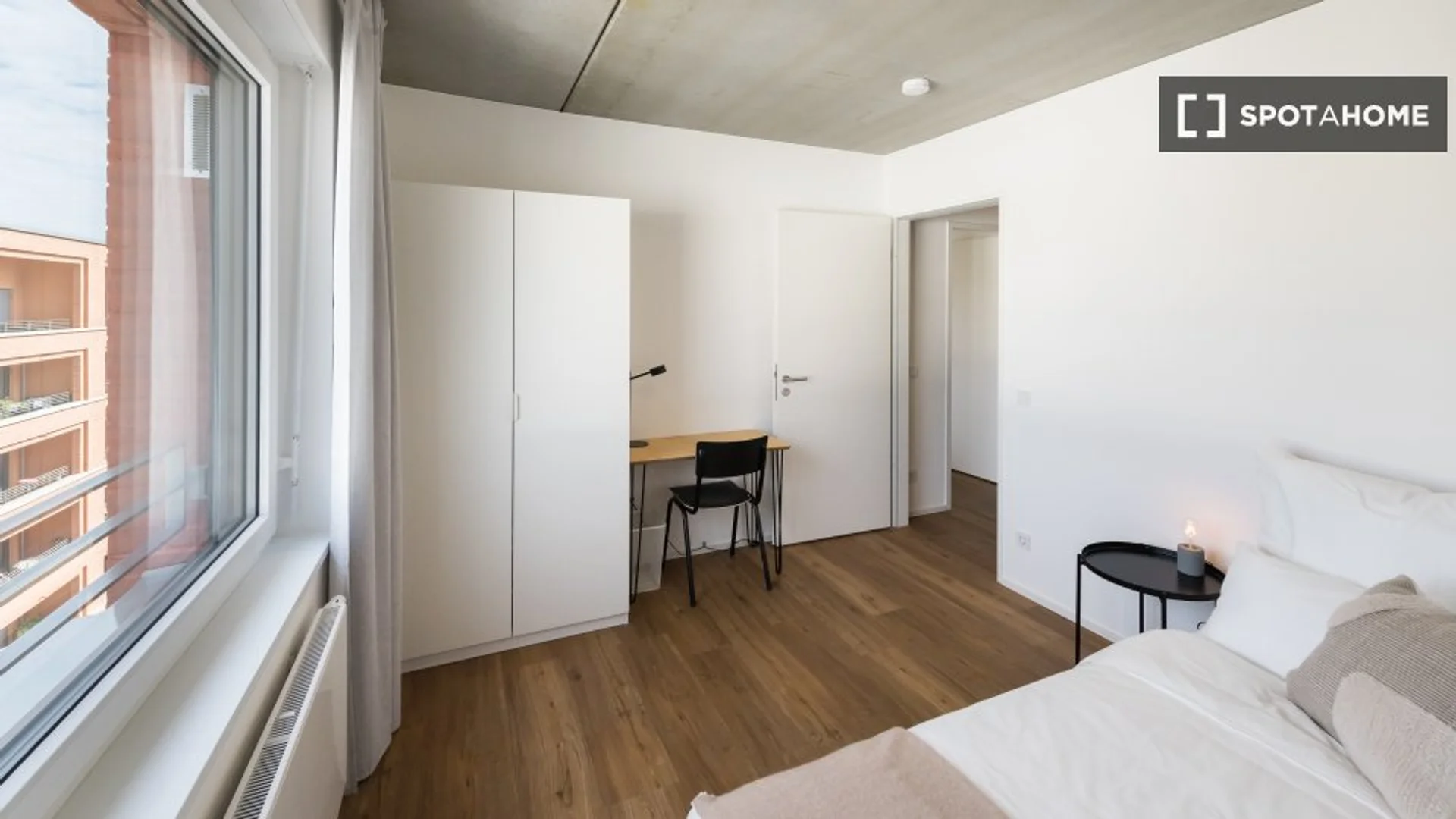 Chambre conviviale pour les étudiants dans  avec des équipements modernes