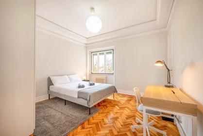 Privatzimmer in der Avenida João XXI, bild 1 von 19