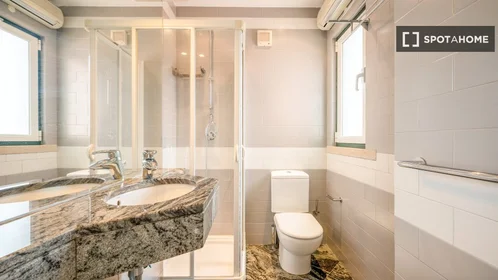 Privatzimmer in der Avenida João XXI, bild 12 von 19