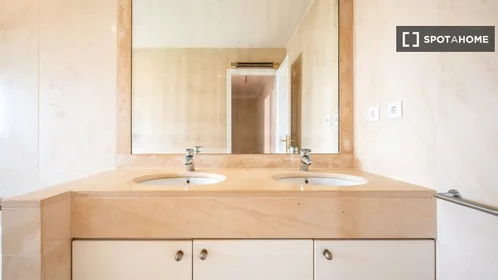 Privatzimmer in der Avenida João XXI, bild 15 von 19