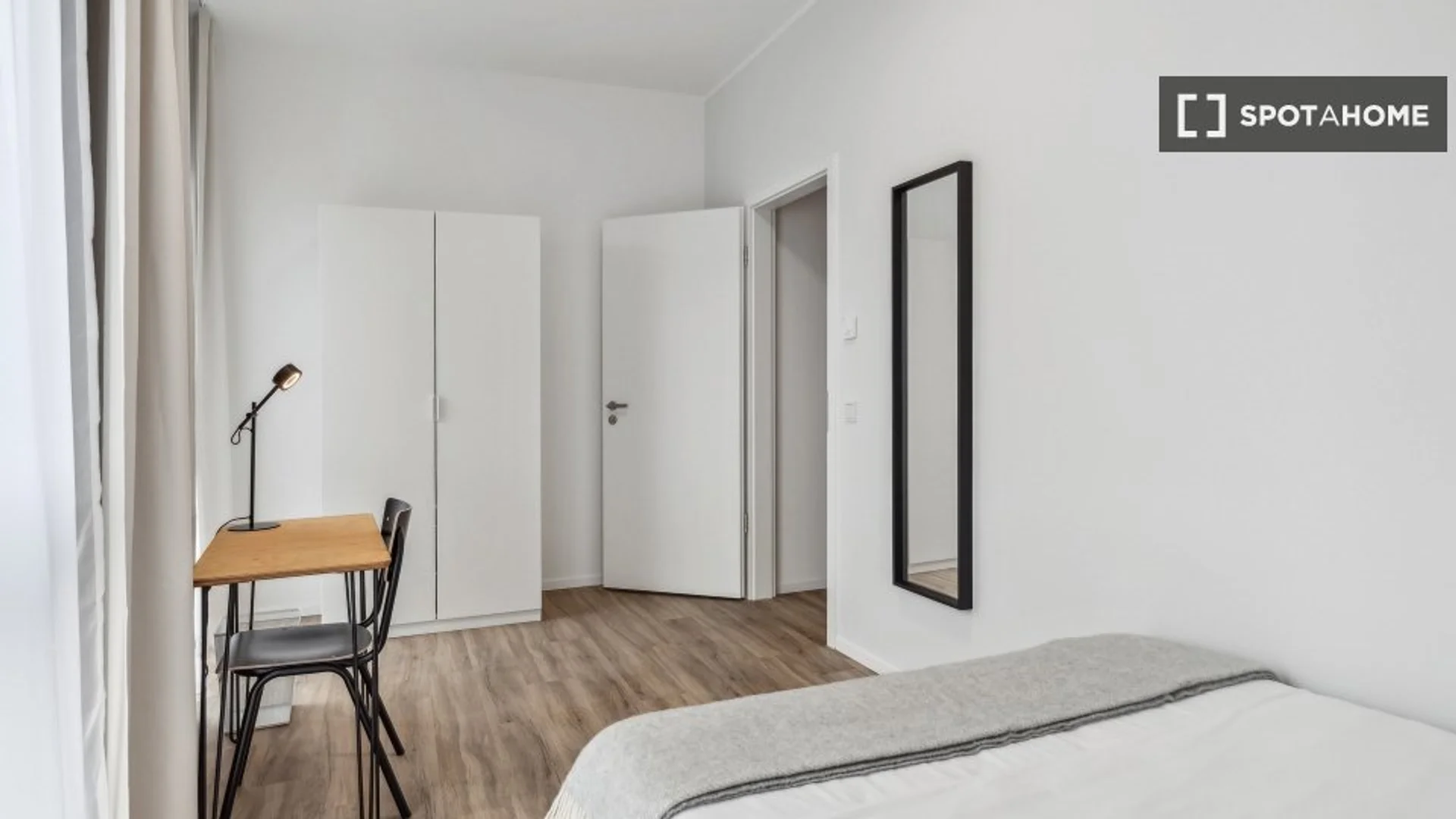 Bezahlbares Zimmer für Studenten mit ausreichender Beleuchtung in 
