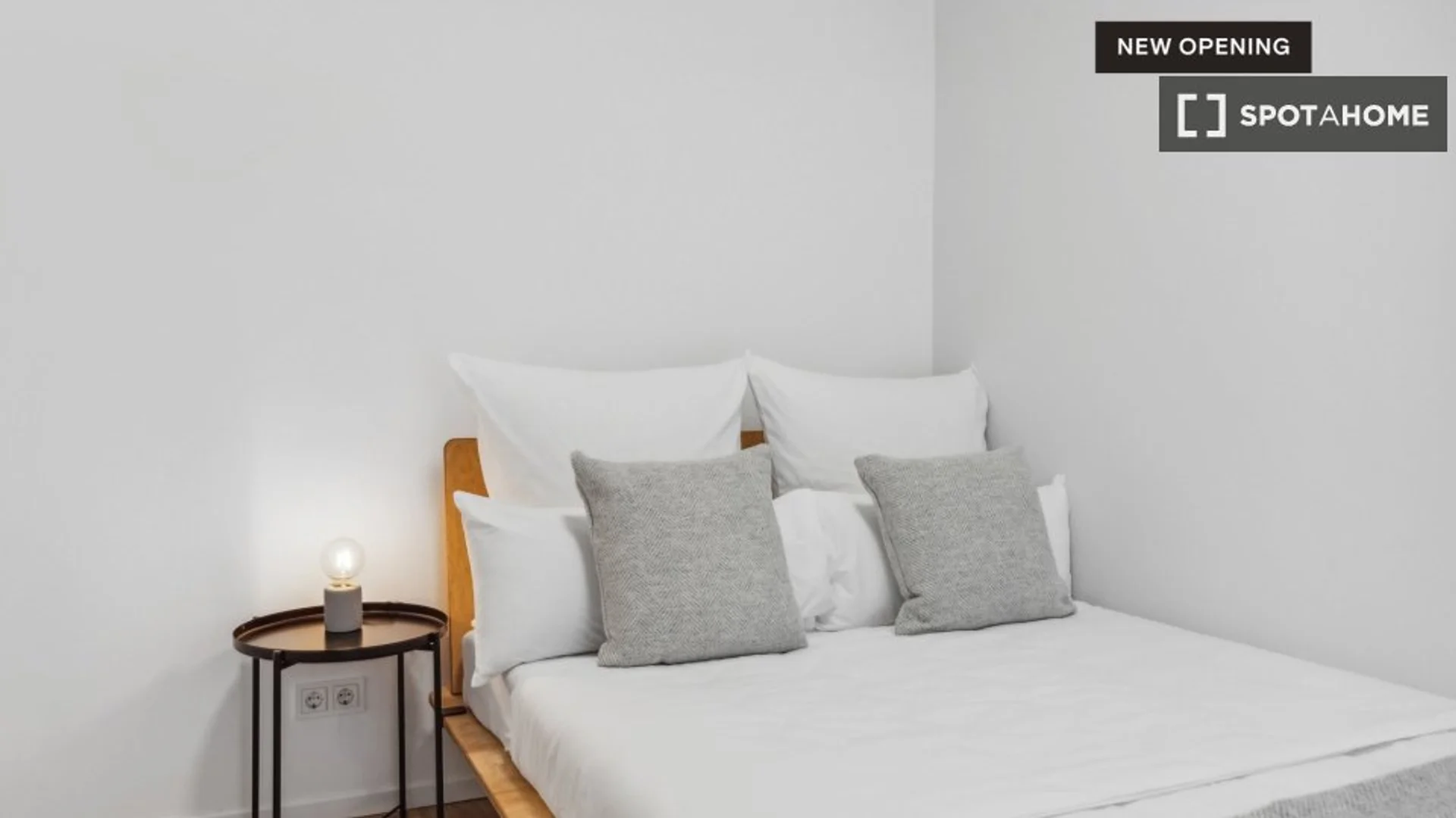 Economical student room with convenient location in 