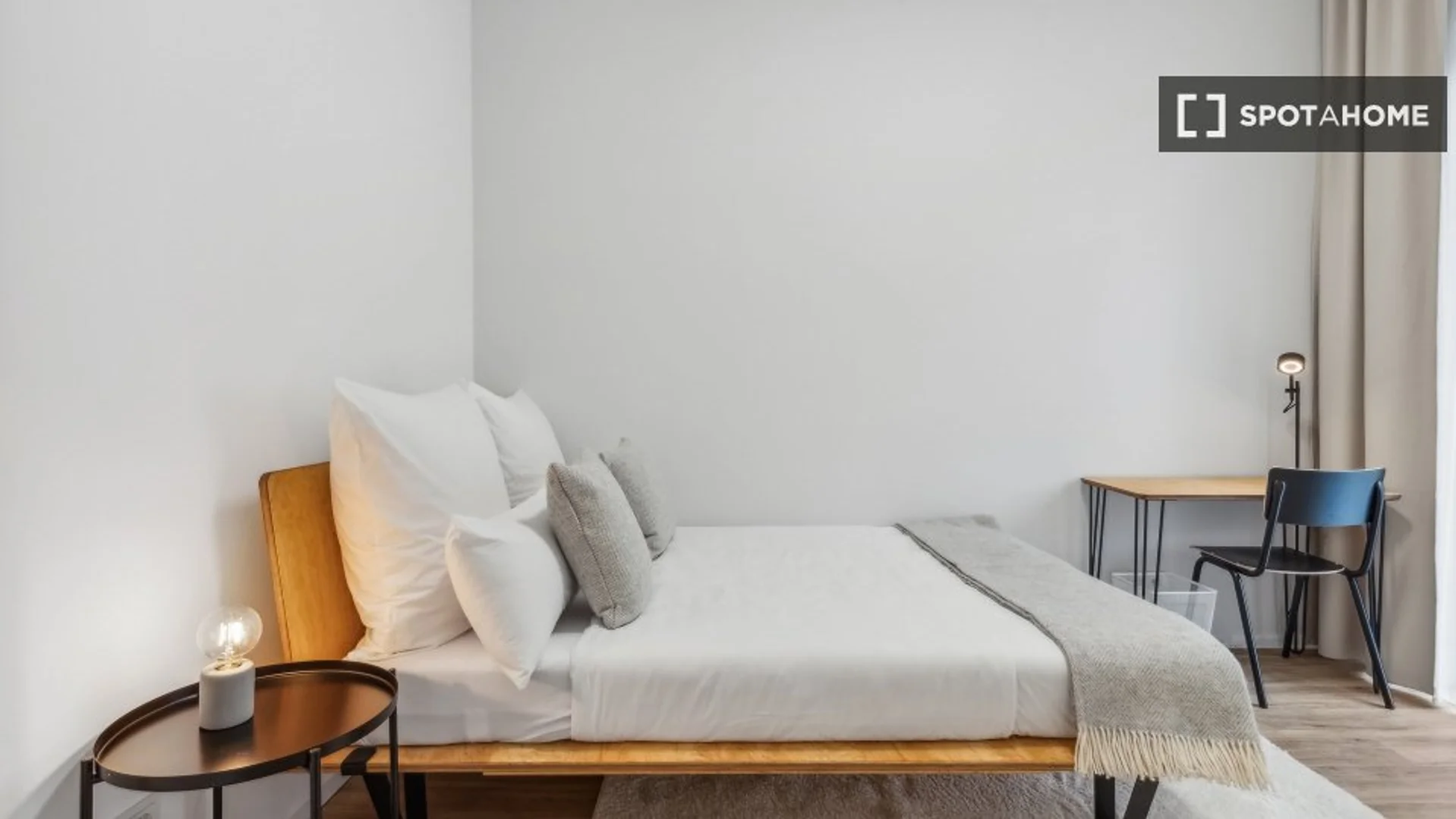Room for rent in student apartment in , fully furnished