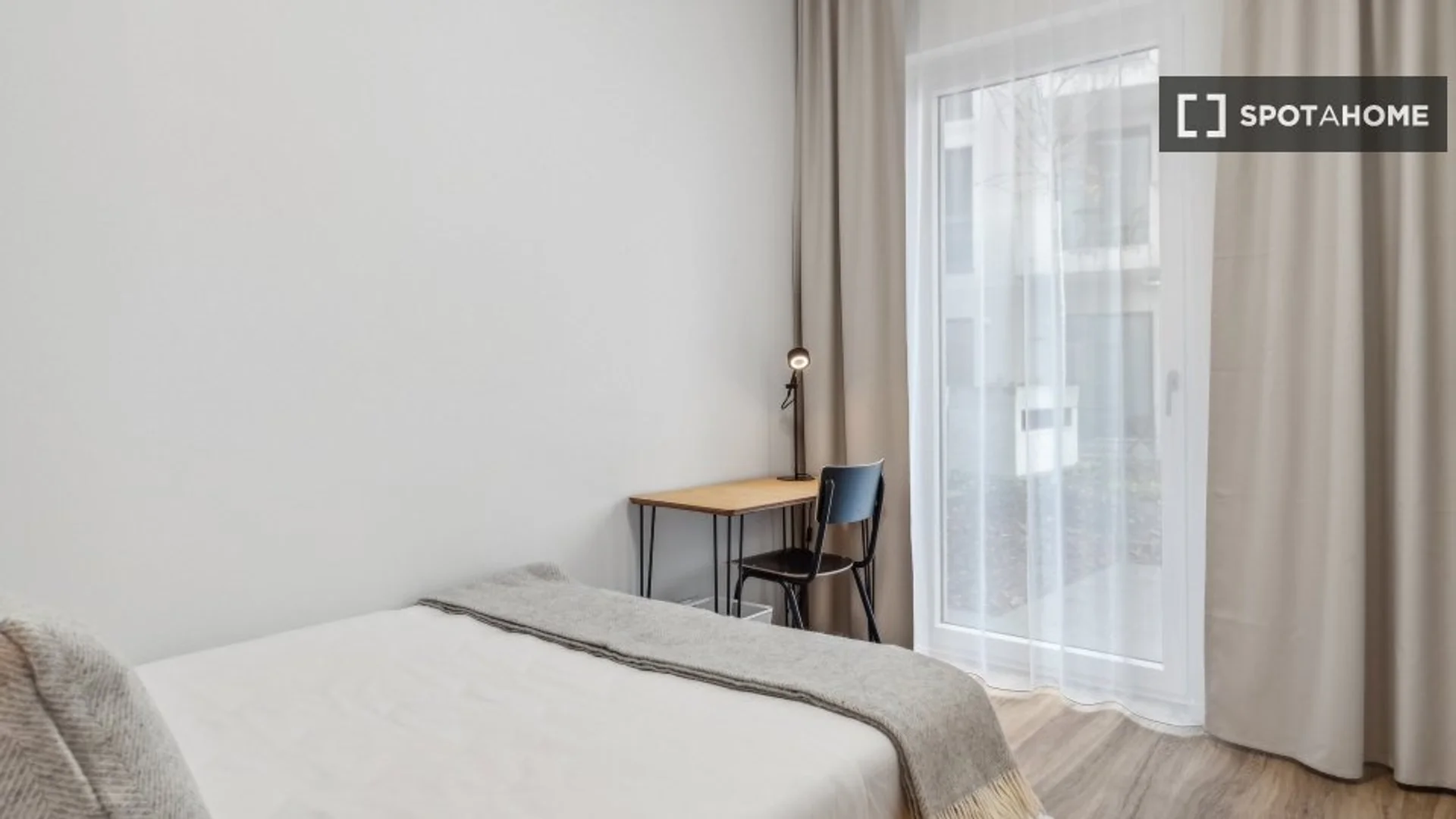 Economical student room with convenient location in 