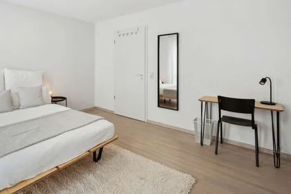 Quarto para alugar ao mês em {area}