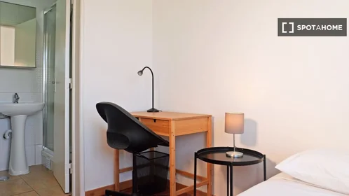 Privatzimmer in der Alameda das Linhas de Torres, bild 5 von 19