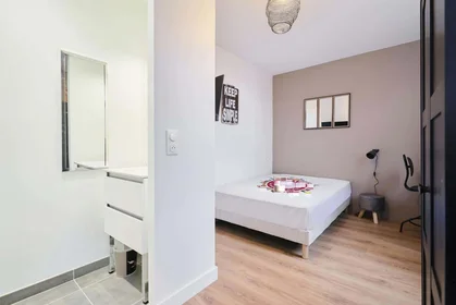 Habitación privada en 69 Rue Chanzy, 51100 Reims, France, imagen 1 de 24