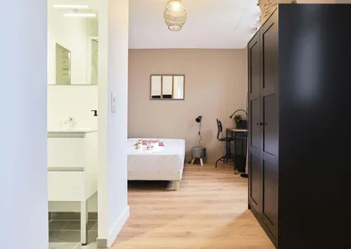 Habitación privada en 69 Rue Chanzy, 51100 Reims, France, imagen 2 de 24