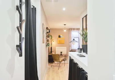 Habitación privada en 69 Rue Chanzy, 51100 Reims, France, imagen 14 de 24