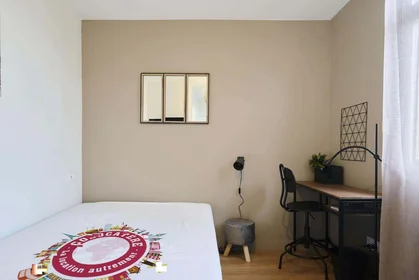 Habitación privada en 69 Rue Chanzy, 51100 Reims, France, imagen 3 de 24