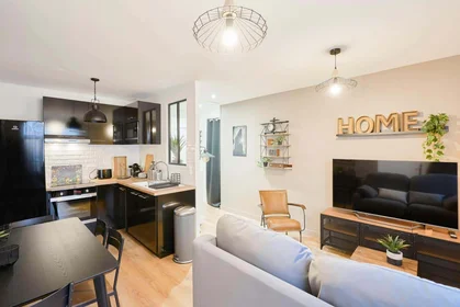 Habitación privada en 69 Rue Chanzy, 51100 Reims, France, imagen 8 de 24