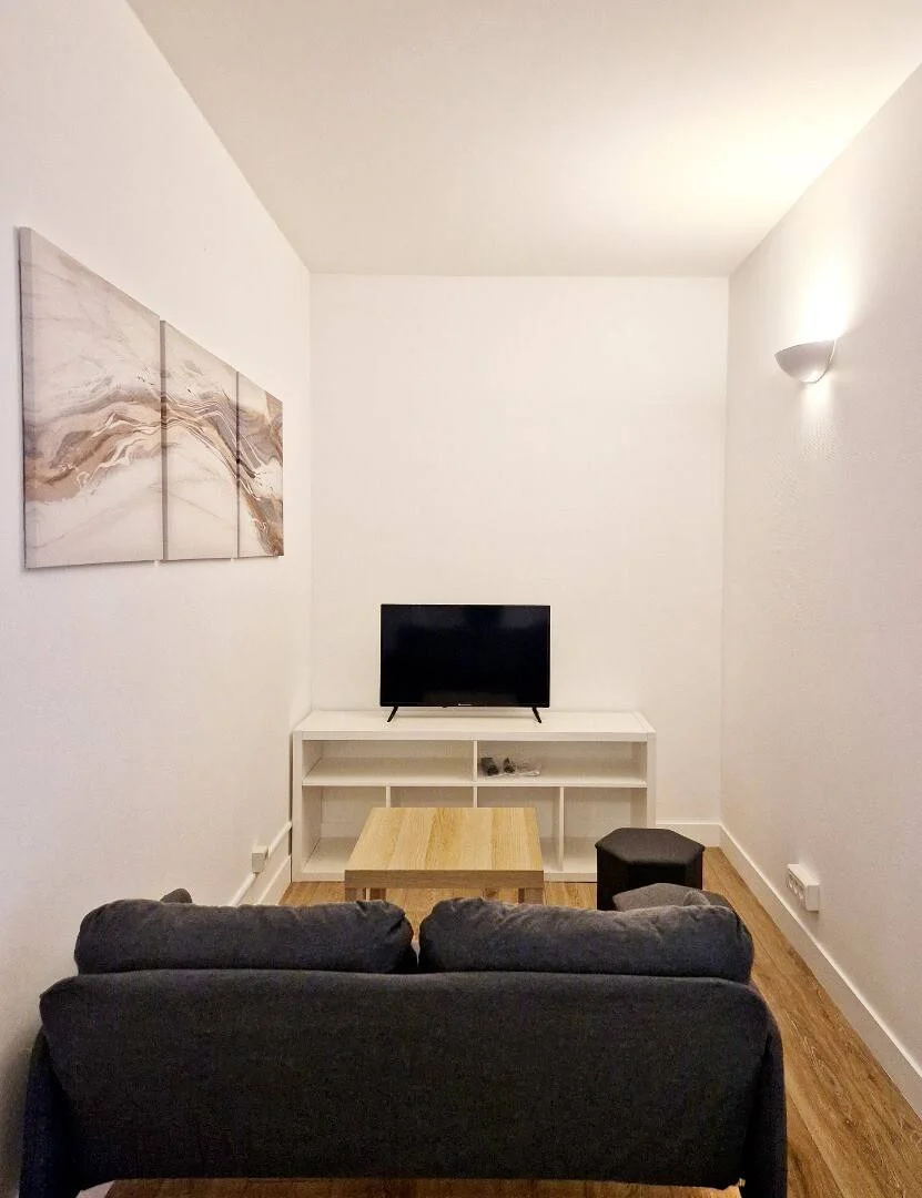 Chambre abordable pour les étudiants avec un bon éclairage dans 