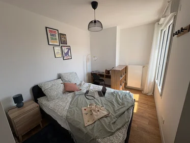 Stanza privata in residence in 33 bis Rue du Landy, immagine 2 di 11