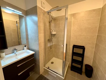 Stanza privata in residence in 33 bis Rue du Landy, immagine 8 di 11
