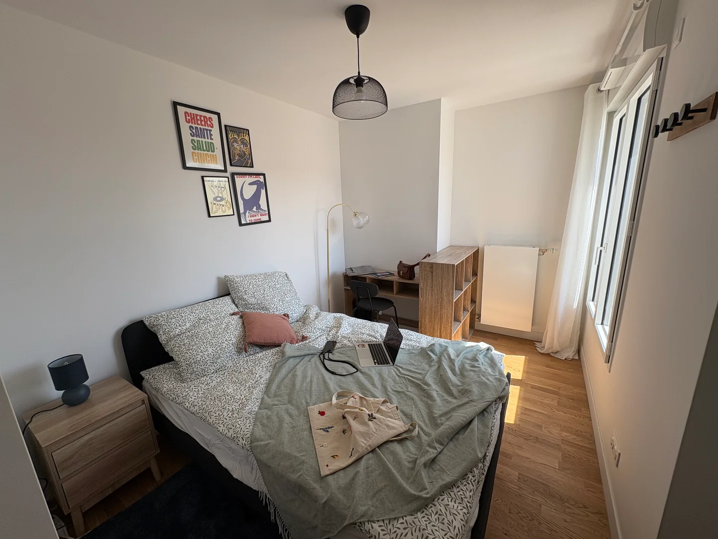 Comfortable and spacious student room in 