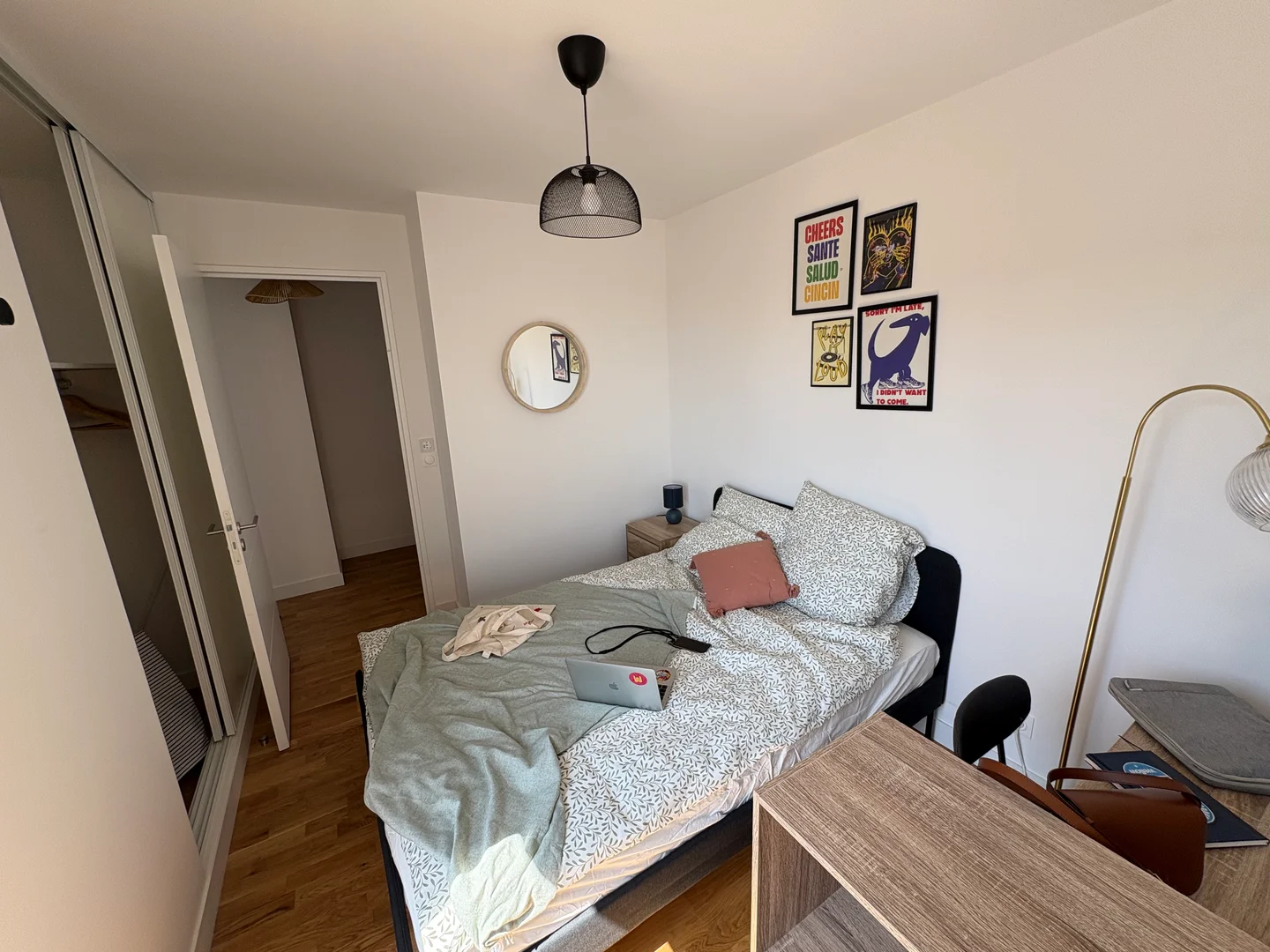 Comfortable and spacious student room in 