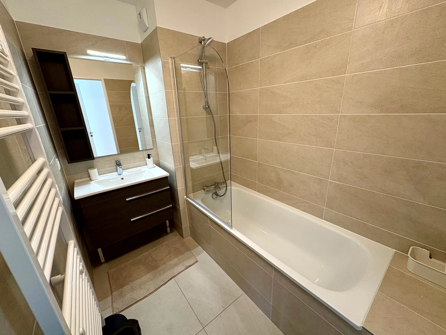 Student-friendly room in  with modern amenities