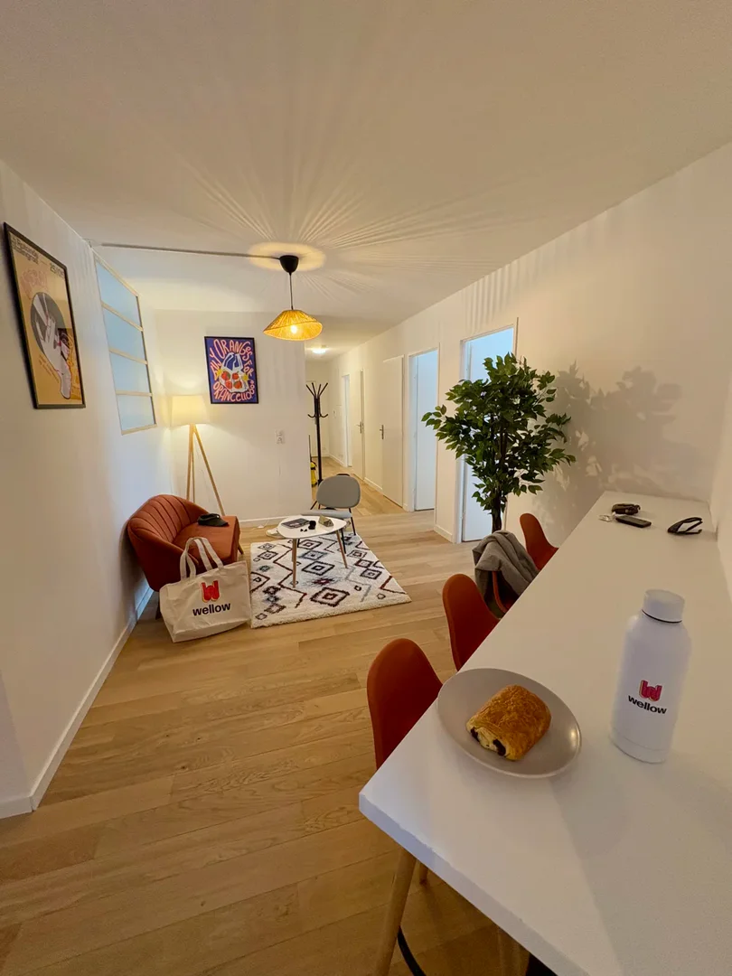 Zimmer in Studentenwohnung in  zu vermieten, voll möbliert