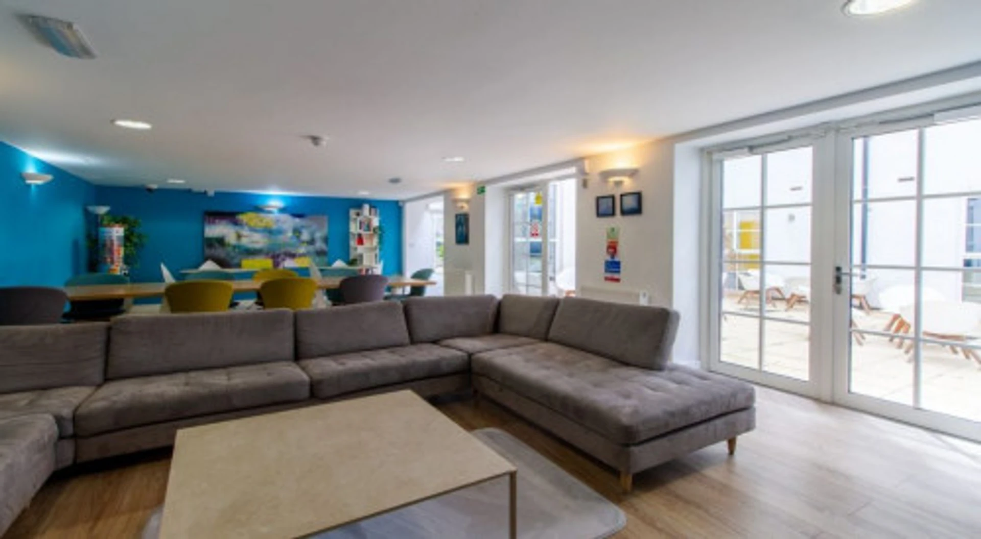 Bright and airy student room with easy university access in 