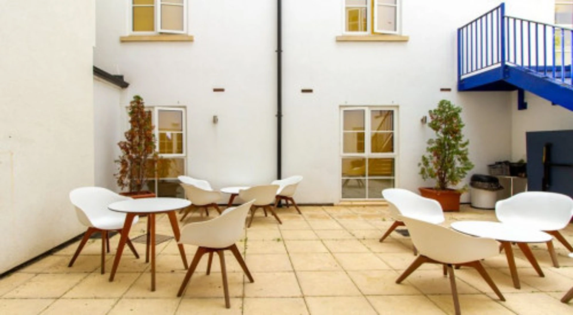 Functional student room perfect for studying in 